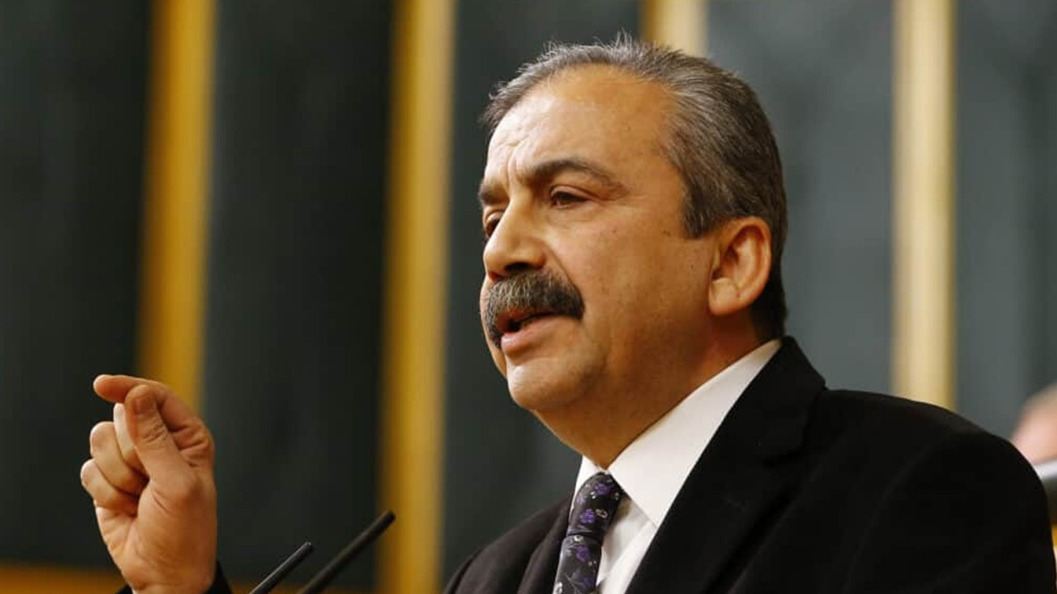 Sırrı Süreyya Önder kalp krizi geçirdi